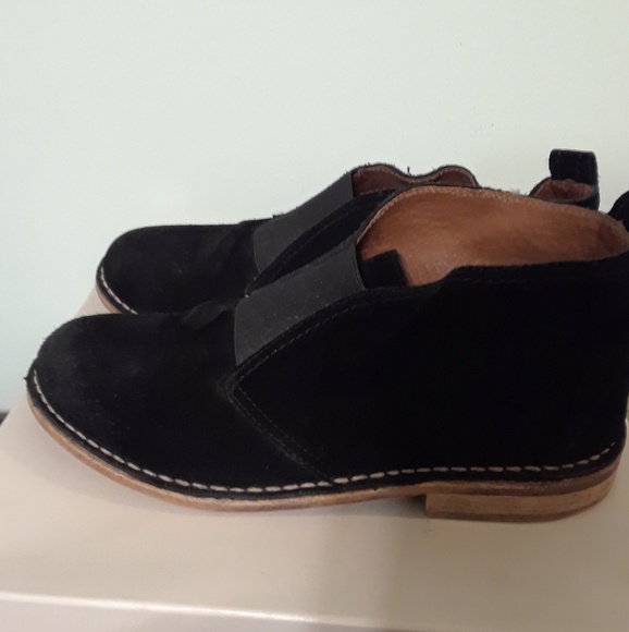 Shoe - Picture 3 of 6